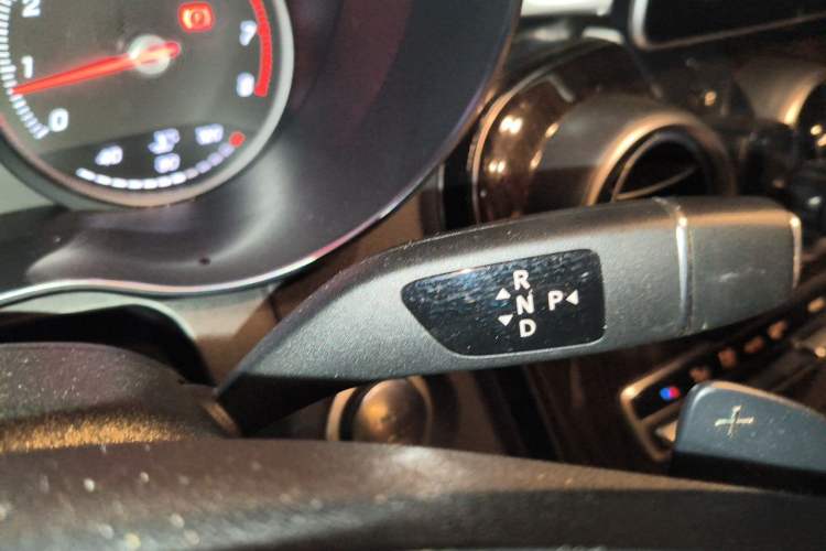 Used Mercedes-Benz GLC 2019 Facelift GLC 260 L 4MATIC Luxury Model Gear Lever