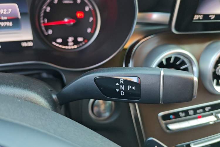 Used Mercedes-Benz GLC 2019 GLC 300 L 4MATIC Dynamic Model Gear Lever