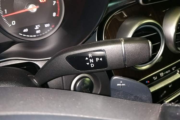 Used Mercedes-Benz GLC 2019 Facelift GLC 260 L 4MATIC Luxury Model Gear Lever