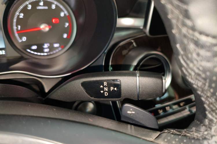 Used Mercedes-Benz GLC 2019 Facelift GLC 260 L 4MATIC Luxury Model Gear Lever