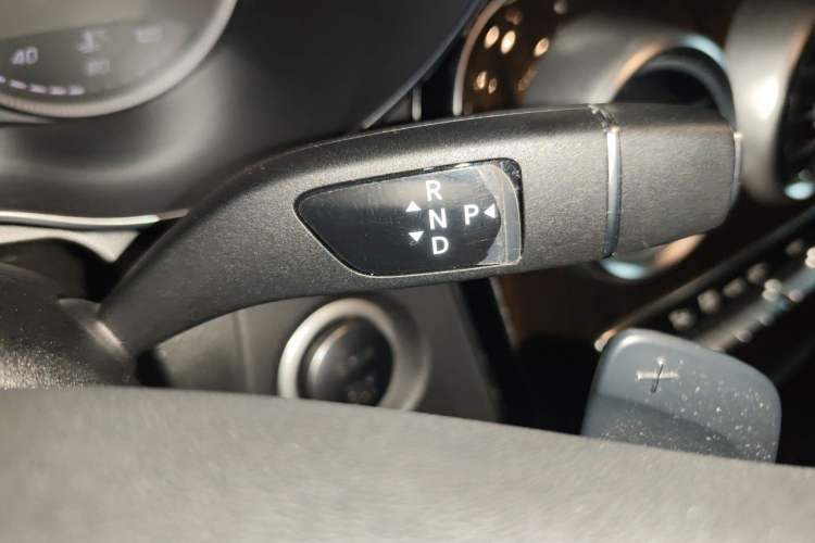 Used Mercedes-Benz GLC 2019 GLC 260 4MATIC Dynamic Edition Gear Lever