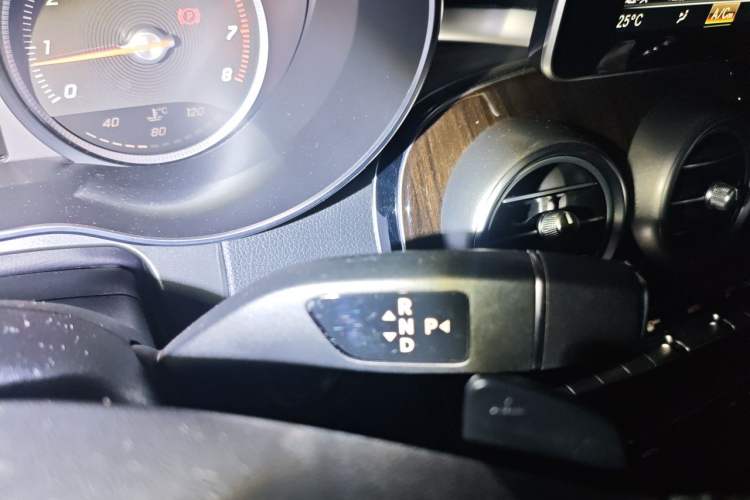 Used Mercedes-Benz GLC 2019 GLC 260 L 4MATIC Luxury Model Gear Lever
