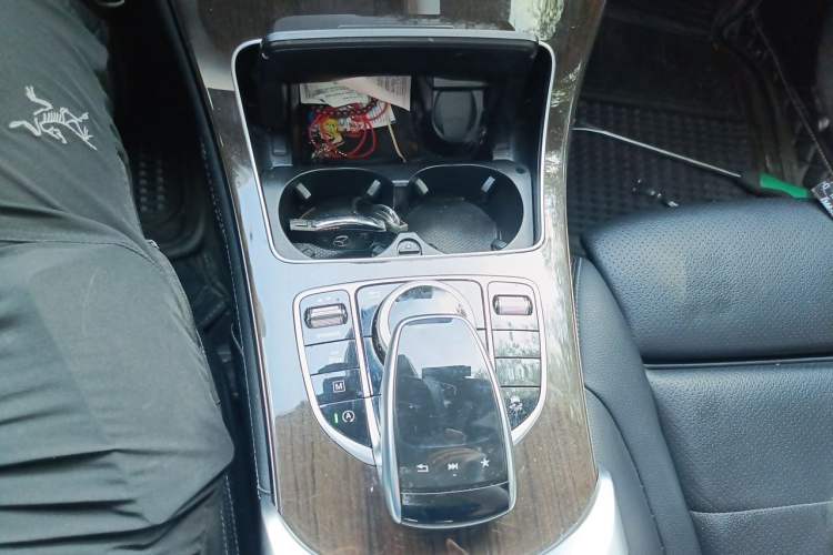 Used Mercedes-Benz GLC 2019 GLC 260 L 4MATIC Dynamic Model Gear Lever