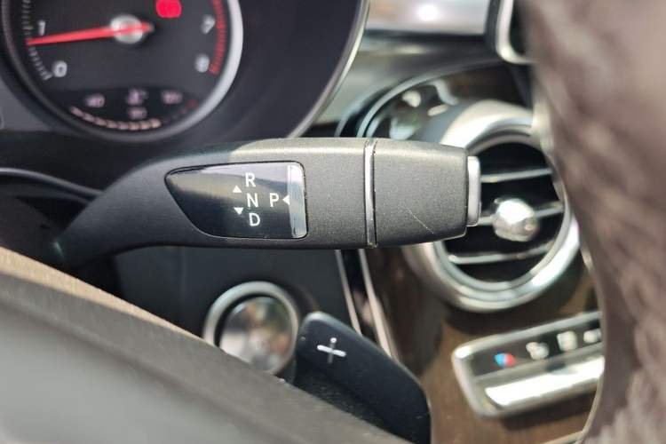 Used Mercedes-Benz GLC 2019 Facelift GLC 260 L 4MATIC Luxury Model Gear Lever