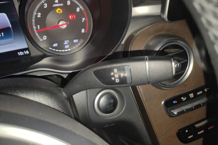 Used Mercedes-Benz GLC 2019 GLC 300 L 4MATIC Dynamic Model Gear Lever