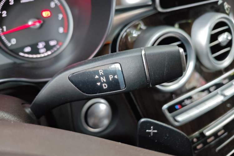Used Mercedes-Benz GLC 2019 GLC 260 L 4MATIC Dynamic Model Gear Lever