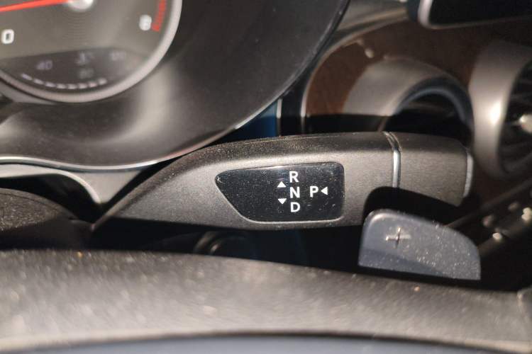 Used Mercedes-Benz GLC 2019 GLC 260 4MATIC Luxury Model Gear Lever