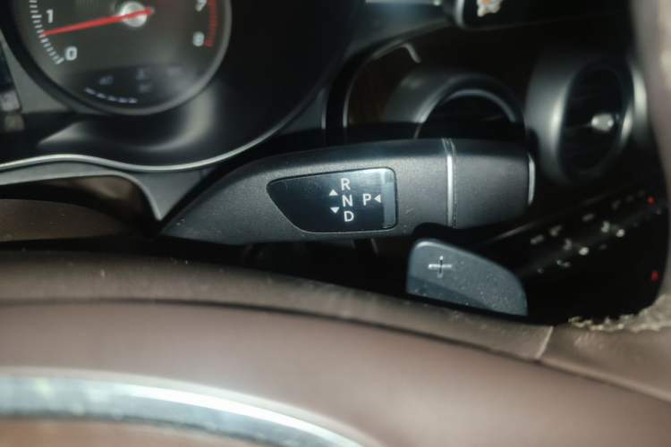 Used Mercedes-Benz GLC 2019 GLC 260 L 4MATIC Luxury Model Gear Lever