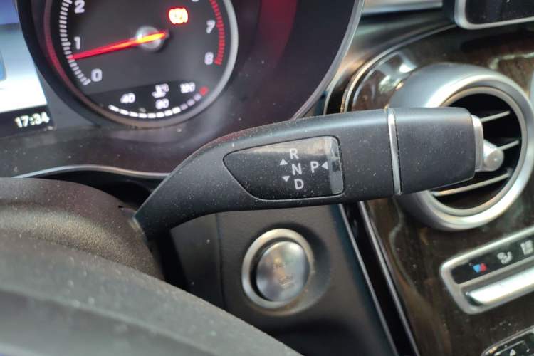 Used Mercedes-Benz GLC 2019 GLC 260 L 4MATIC Dynamic Model Gear Lever
