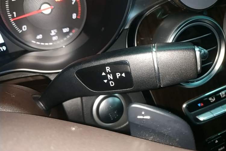Used Mercedes-Benz GLC 2019 Facelift GLC 260 L 4MATIC Luxury Model Gear Lever