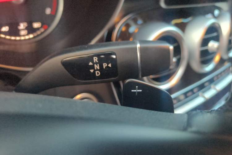 Used Mercedes-Benz GLC 2019 GLC 260 4MATIC Dynamic Edition Gear Lever
