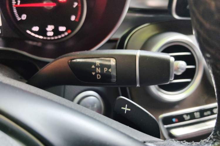 Used Mercedes-Benz GLC 2019 GLC 300 L 4MATIC Dynamic Model Gear Lever