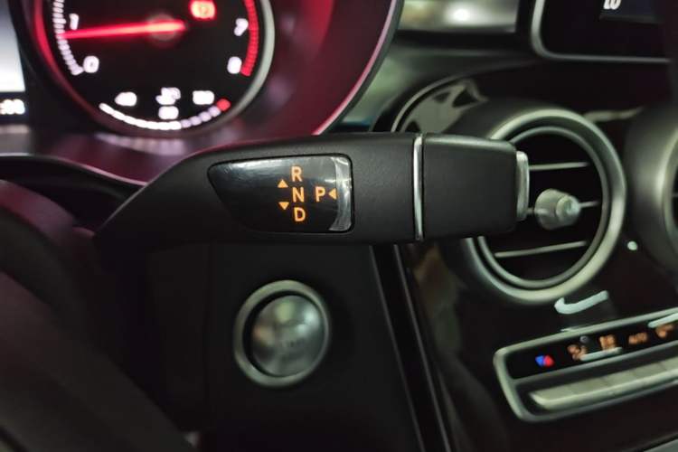 Used Mercedes-Benz GLC 2019 GLC 260 L 4MATIC Dynamic Model Gear Lever