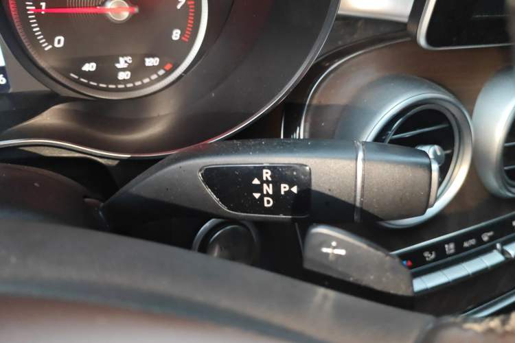 Used Mercedes-Benz GLC 2019 GLC 300 L 4MATIC Dynamic Model Gear Lever