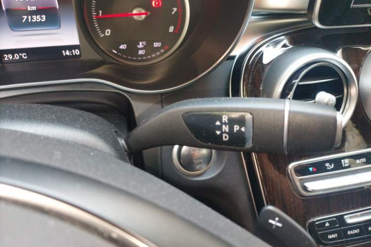 Used Mercedes-Benz GLC 2019 GLC 260 L 4MATIC Dynamic Model Gear Lever