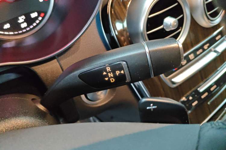 Used Mercedes-Benz GLC 2019 GLC 260 L 4MATIC Dynamic Model Gear Lever