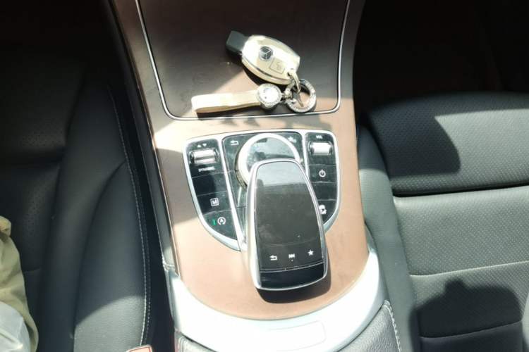 Used Mercedes-Benz GLC 2019 Refreshed GLC 300 L 4MATIC Dynamic Edition Gear Lever