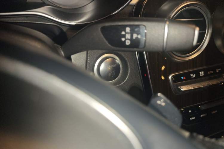 Used Mercedes-Benz GLC 2019 GLC 260 L 4MATIC Dynamic Model Gear Lever