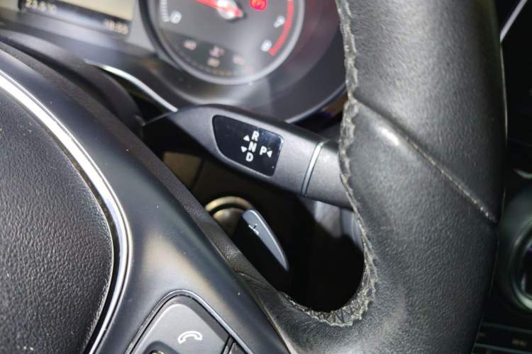 Used Mercedes-Benz GLC 2019 GLC 260 4MATIC Dynamic Edition Gear Lever