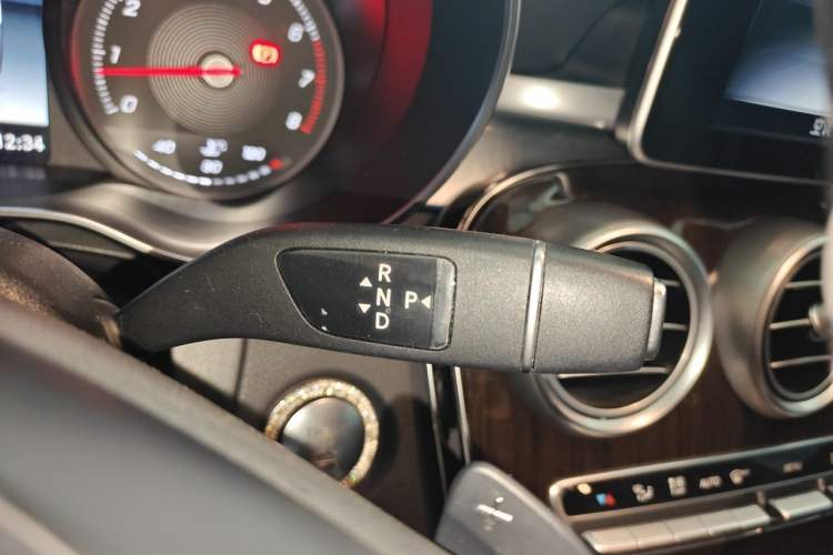 Used Mercedes-Benz GLC 2019 GLC 260 L 4MATIC Dynamic Model Gear Lever