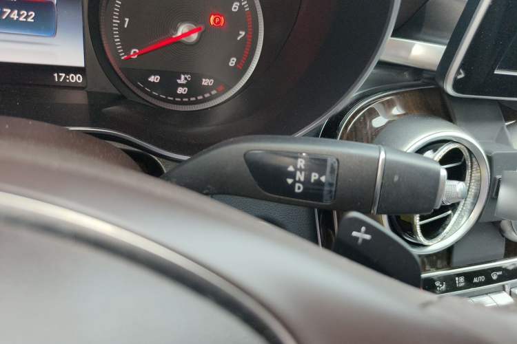 Used Mercedes-Benz GLC 2019 GLC 260 L 4MATIC Dynamic Model Gear Lever