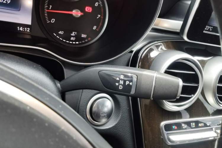 Used Mercedes-Benz GLC 2019 GLC 260 L 4MATIC Dynamic Model Gear Lever