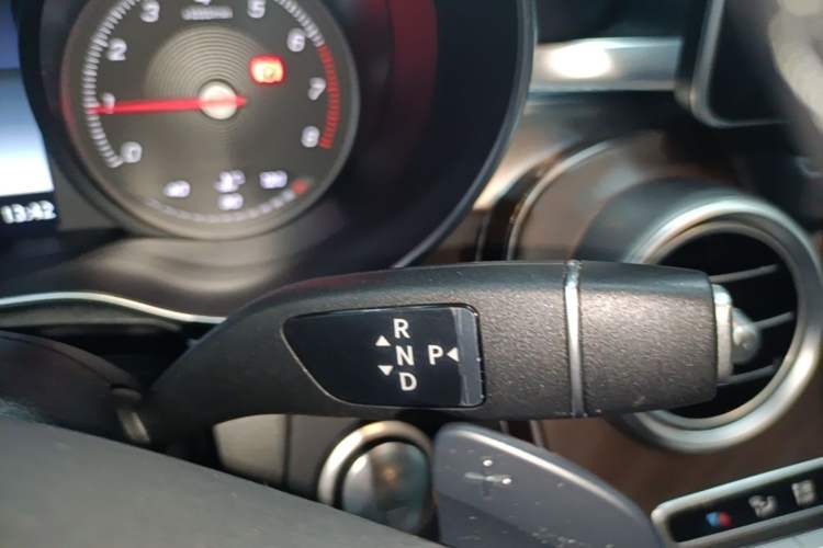 Used Mercedes-Benz GLC 2019 Refreshed GLC 300 L 4MATIC Dynamic Edition Gear Lever