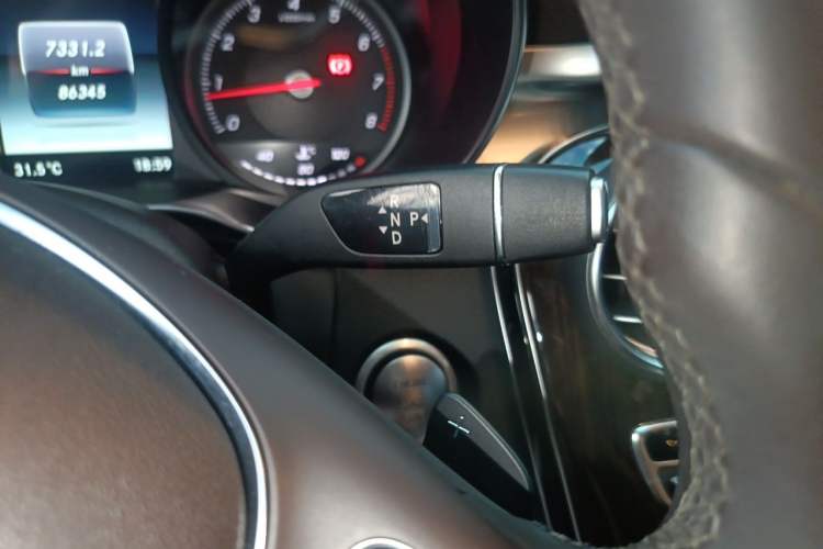 Used Mercedes-Benz GLC 2019 GLC 260 L 4MATIC Dynamic Model Gear Lever