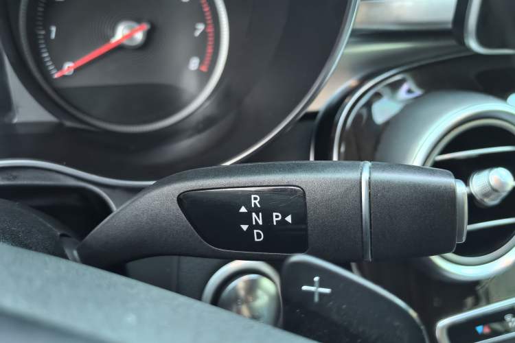 Used Mercedes-Benz GLC 2019 GLC 260 L 4MATIC Dynamic Model Gear Lever