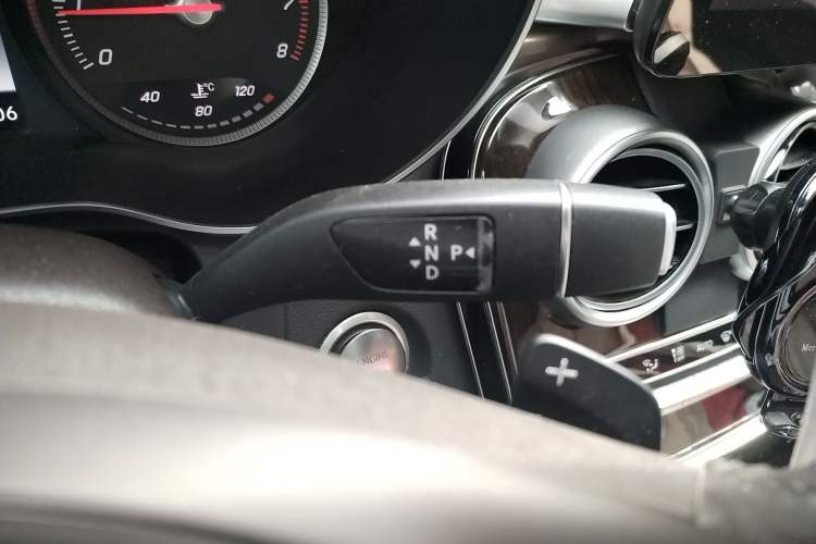 Used Mercedes-Benz GLC 2019 GLC 260 L 4MATIC Dynamic Model Gear Lever