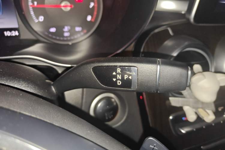 Used Mercedes-Benz GLC 2019 GLC 260 L 4MATIC Dynamic Model Gear Lever