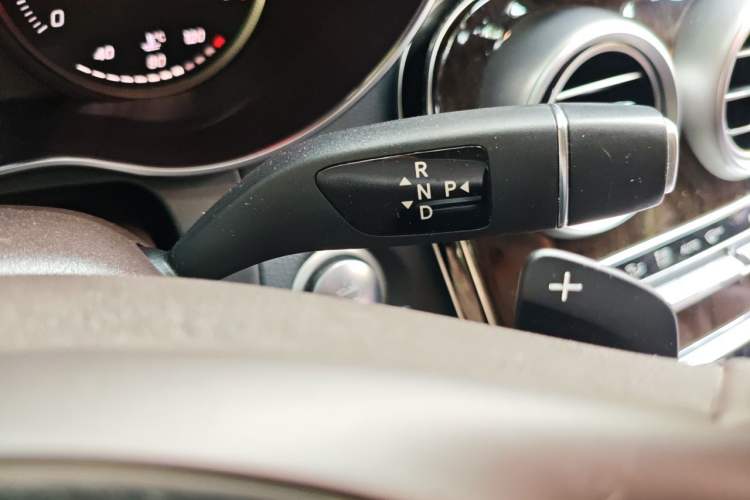 Used Mercedes-Benz GLC 2019 GLC 260 L 4MATIC Dynamic Model Gear Lever