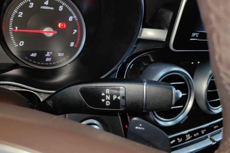 Used Mercedes-Benz GLC 2019 Facelift GLC 260 L 4MATIC Luxury Model Gear Lever