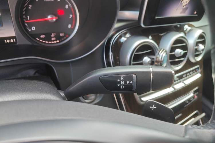 Used Mercedes-Benz GLC 2019 GLC 260 L 4MATIC Dynamic Model Gear Lever