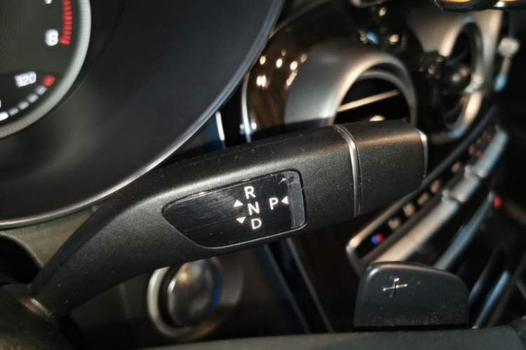 Used Mercedes-Benz GLC 2019 GLC 260 L 4MATIC Luxury Model Gear Lever