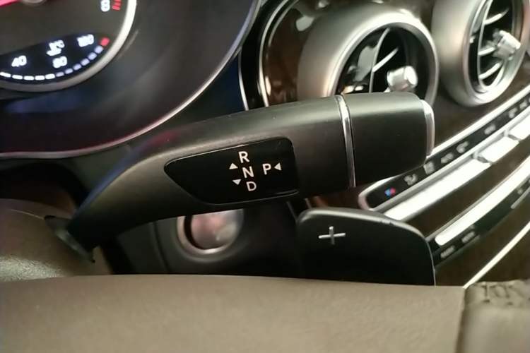 Used Mercedes-Benz GLC 2019 GLC 260 L 4MATIC Dynamic Model Gear Lever