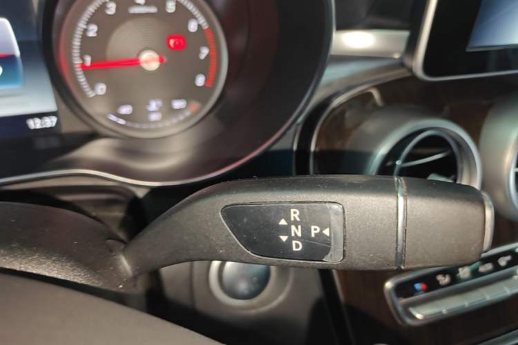 Used Mercedes-Benz GLC 2019 GLC 260 L 4MATIC Dynamic Model Gear Lever