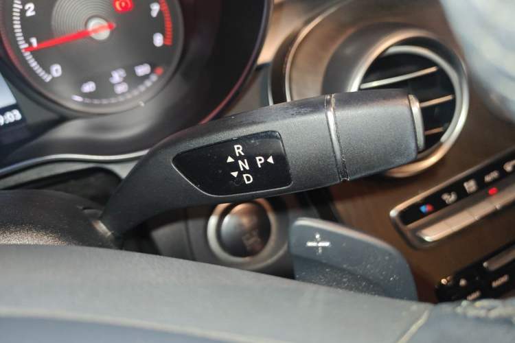 Used Mercedes-Benz GLC 2019 GLC 300 L 4MATIC Dynamic Model Gear Lever