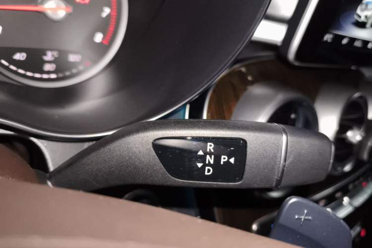 Used Mercedes-Benz GLC 2019 GLC 260 L 4MATIC Dynamic Model Gear Lever