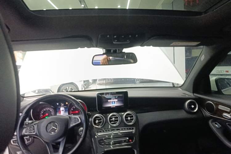 Used Mercedes-Benz GLC 2019 GLC 260 L 4MATIC Dynamic Model Headliner