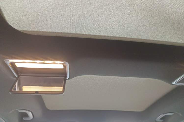 Used Mercedes-Benz GLC 2019 GLC 260 L 4MATIC Dynamic Model Headliner