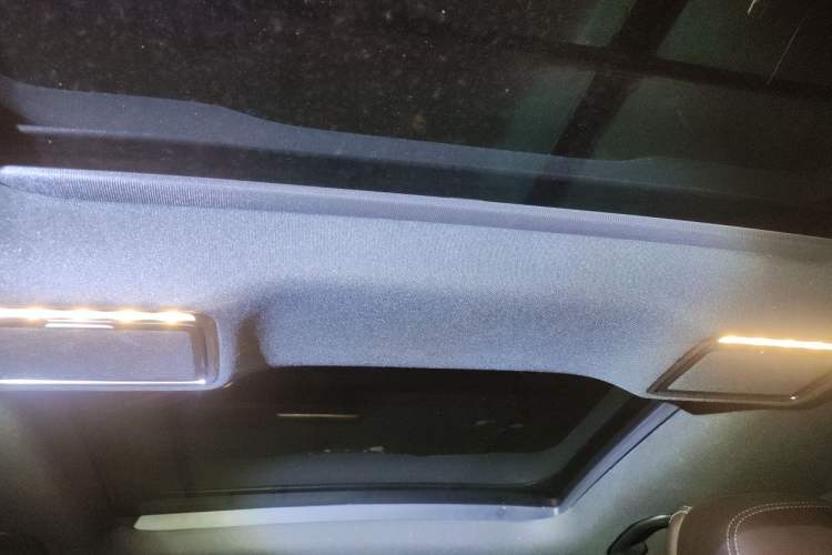 Used Mercedes-Benz GLC 2019 GLC 260 L 4MATIC Dynamic Model Headliner