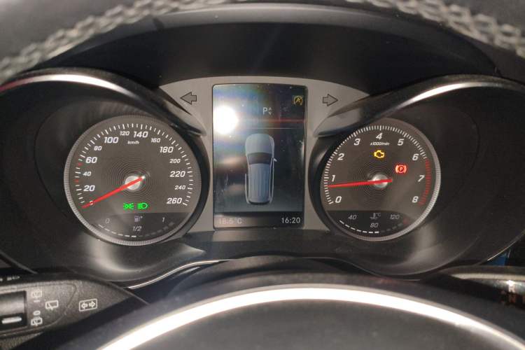 Used Mercedes-Benz GLC 2019 GLC 260 4MATIC Luxury Model Instrument Cluster