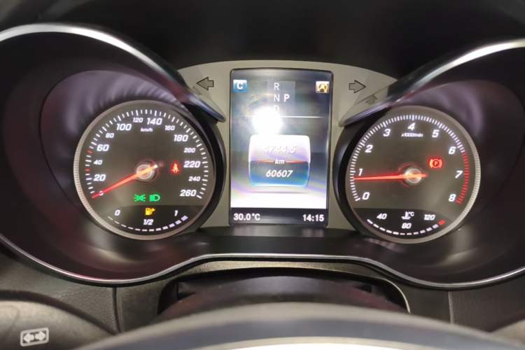 Used Mercedes-Benz GLC 2019 GLC 260 4MATIC Luxury Model Instrument Cluster