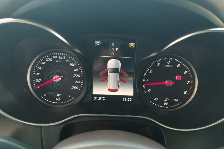 Used Mercedes-Benz GLC 2019 GLC 260 4MATIC Luxury Model Instrument Cluster