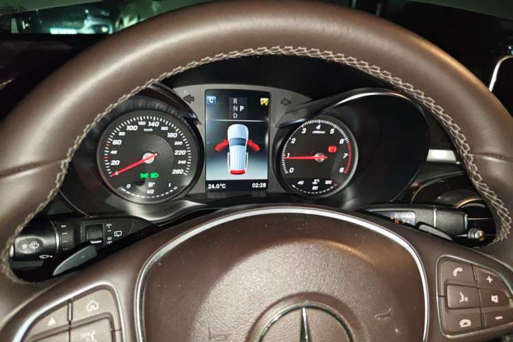 Used Mercedes-Benz GLC 2019 GLC 260 4MATIC Luxury Model Instrument Cluster