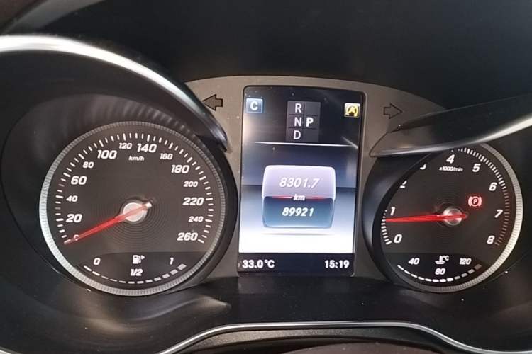 Used Mercedes-Benz GLC 2019 GLC 260 4MATIC Luxury Model Instrument Cluster