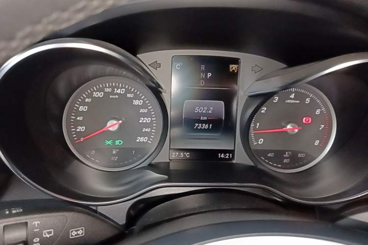 Used Mercedes-Benz GLC 2019 GLC 260 4MATIC Luxury Model Instrument Cluster