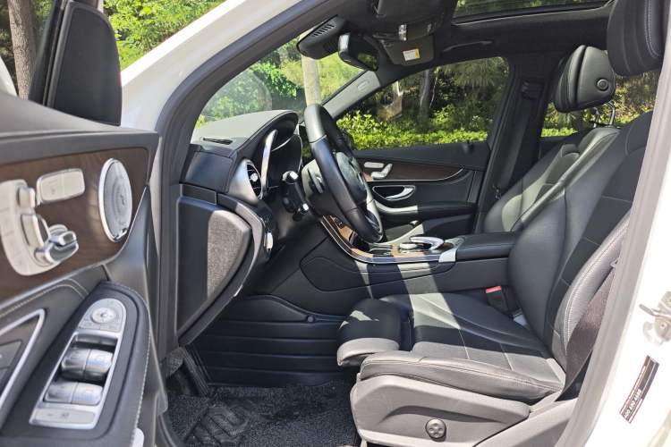 Used Mercedes-Benz GLC 2019 GLC 300 L 4MATIC Dynamic Model Interior 1