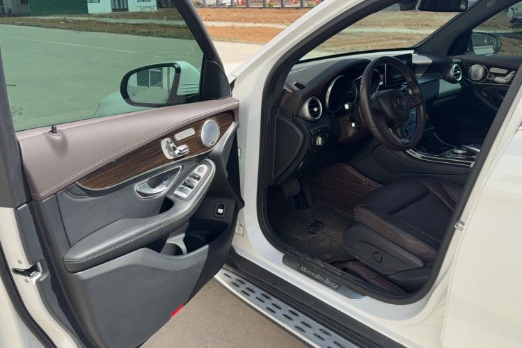 Used Mercedes-Benz GLC 2019 Facelift GLC 260 L 4MATIC Luxury Model Interior 1